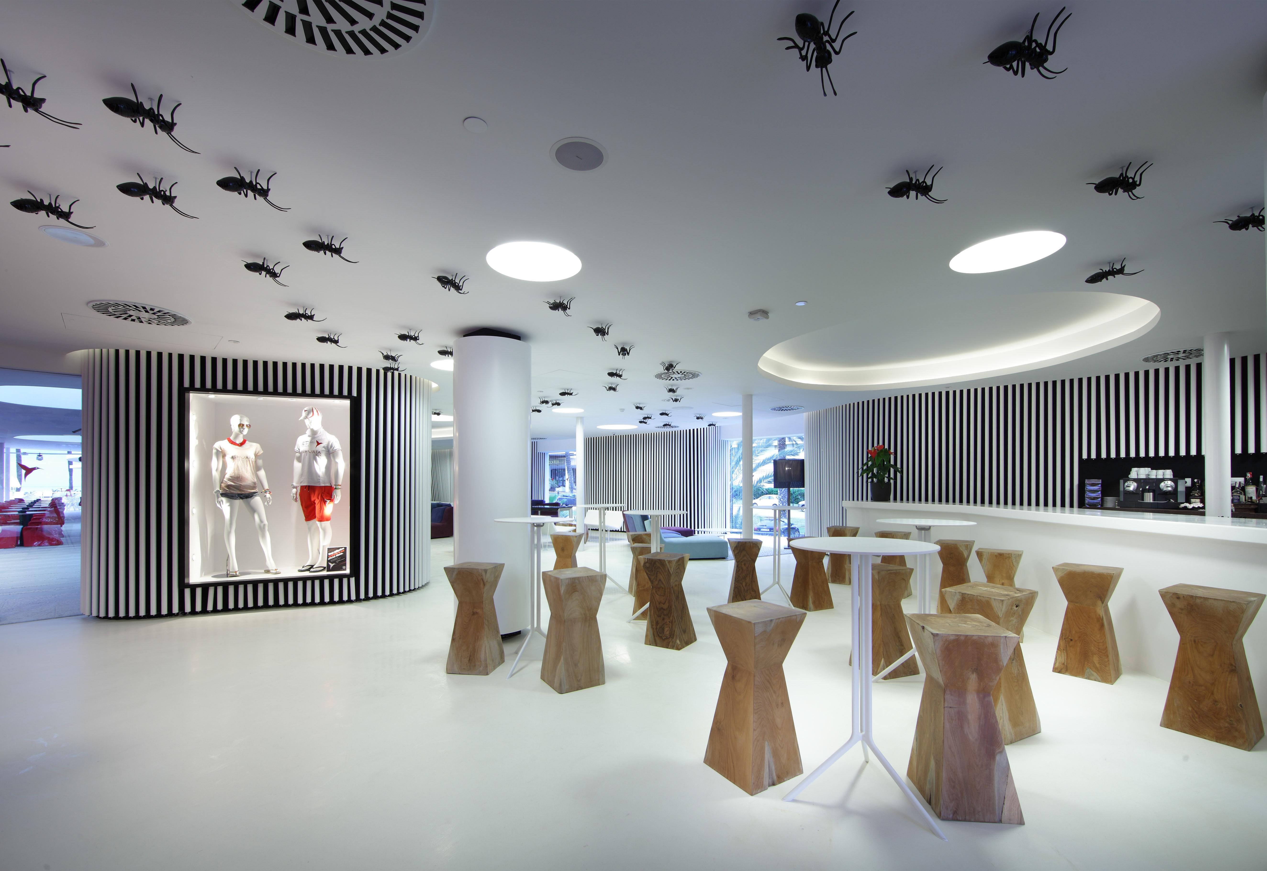 The Unexpected Ibiza - Ushuaia Club Entrance Included (adults Only) Platja d'en Bossa